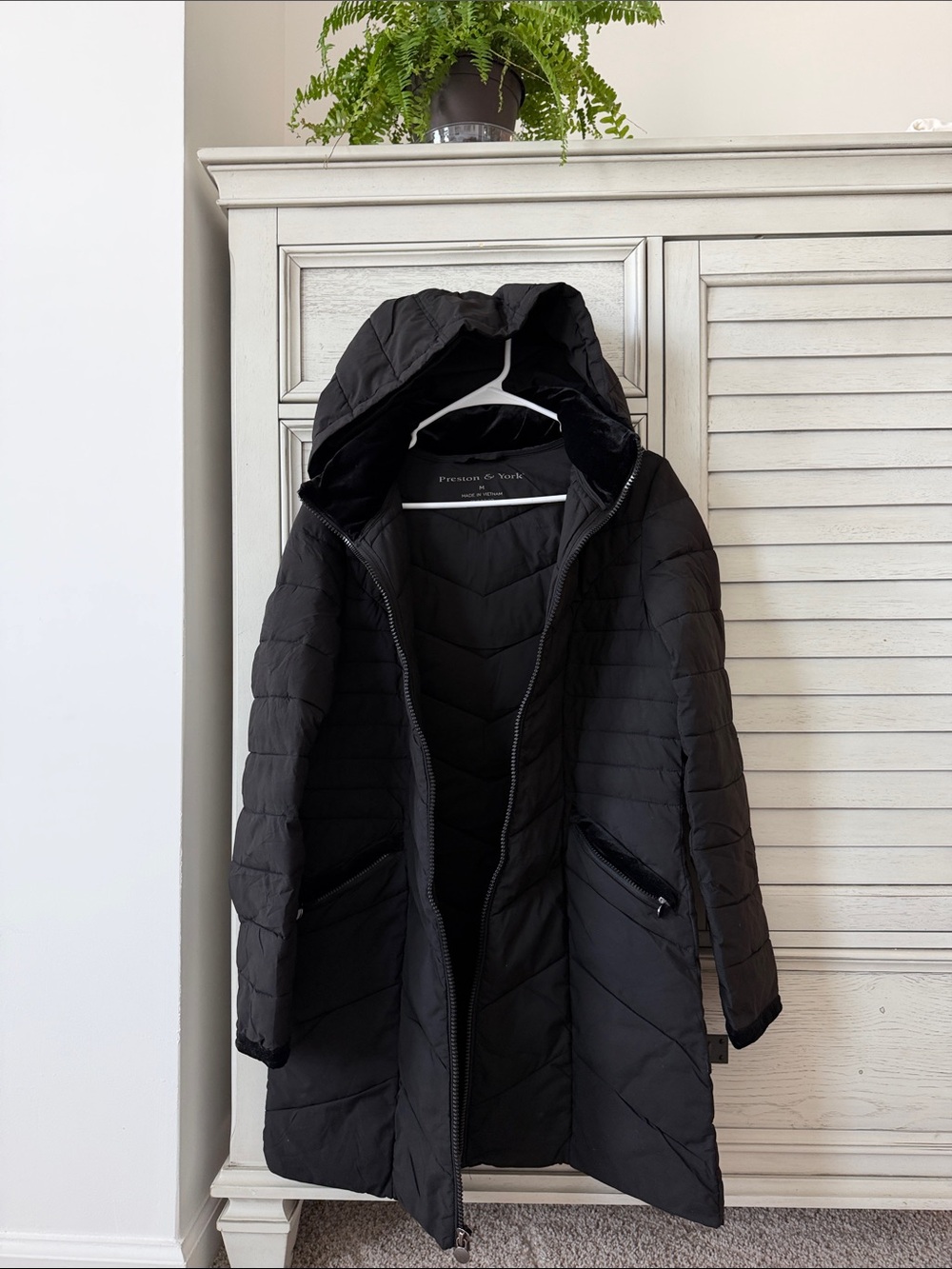 Preston & York Black Hooded Quilted Velvet-lined Mid-Length Puffer Coat